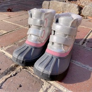 Girls Snow boots size 11 gray with pink trim.